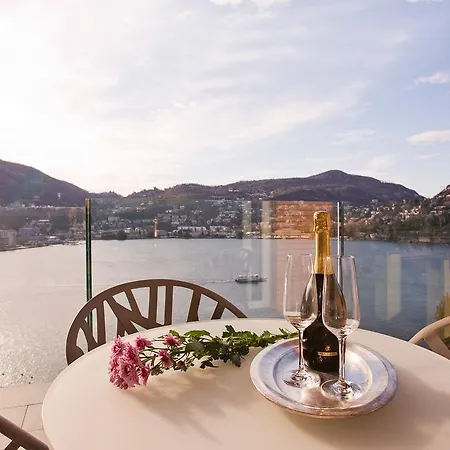 Executive Penthouse Sleeps 5 By Italian