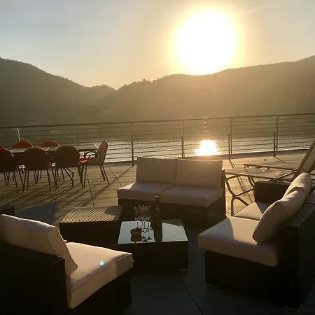 Executive Penthouse Sleeps 5 By Italian Como