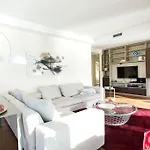 Executive Penthouse Sleeps 5 By Italian * Como
