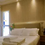 Executive Penthouse Sleeps 5 By Italian Apartman *