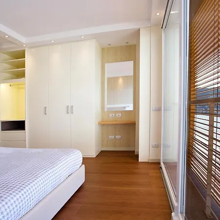 Executive Penthouse Sleeps 5 By Italian Apartment