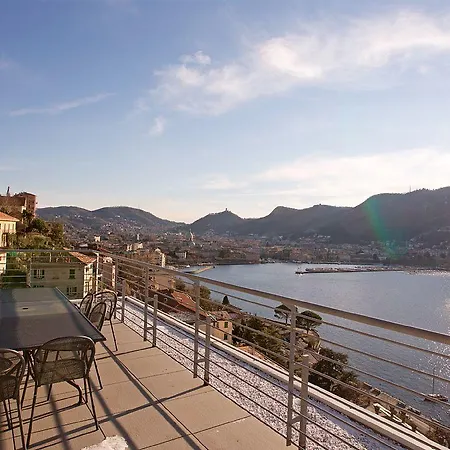 Executive Penthouse Sleeps 5 By Italian Apartament *