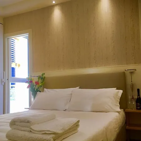 Executive Penthouse Sleeps 5 By Italian Apartment *