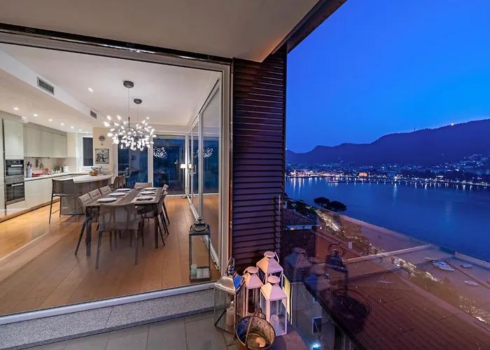 Executive Penthouse Sleeps 5 By Italian דירה קומו