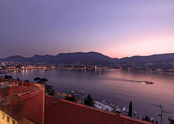 Executive Penthouse Sleeps 5 By Italian