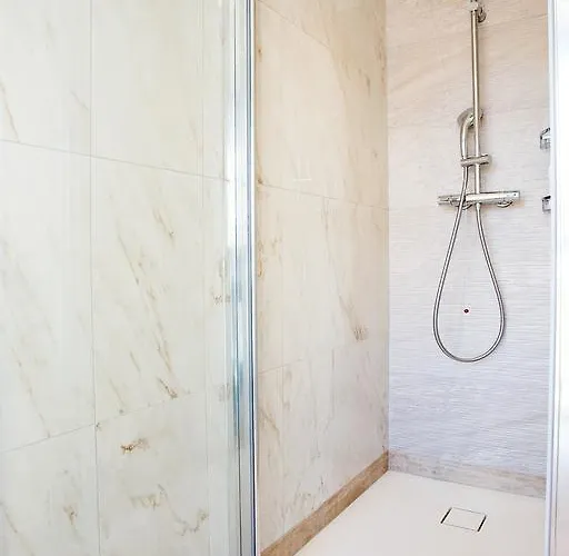 דירה Executive Penthouse Sleeps 5 By Italian קומו