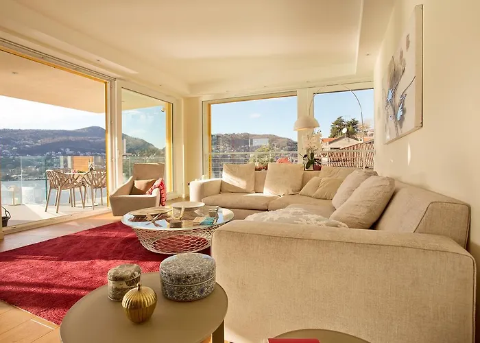 Executive Penthouse Sleeps 5 By Italian *