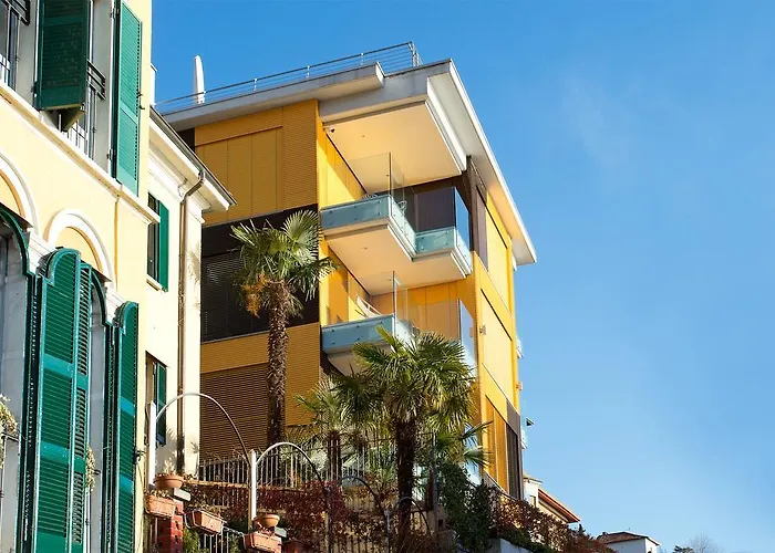 Executive Penthouse Sleeps 5 By Italian * קומו