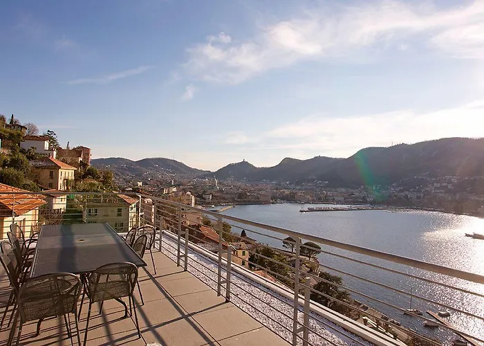 Executive Penthouse Sleeps 5 By Italian Apartmán *