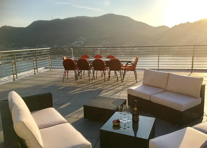 דירה Executive Penthouse Sleeps 5 By Italian קומו