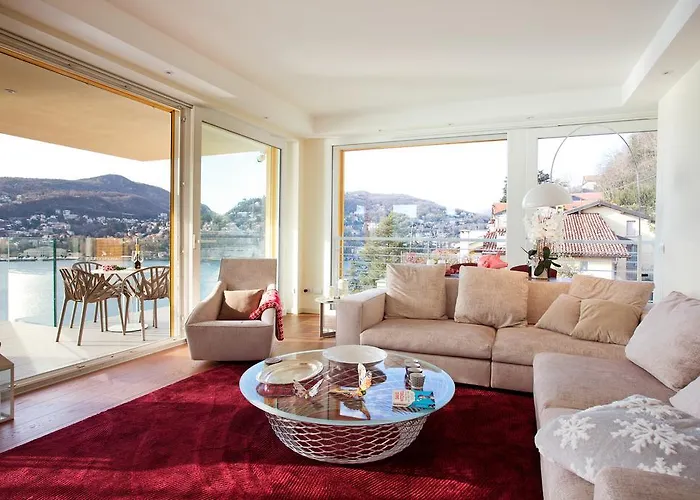 Executive Penthouse Sleeps 5 By Italian Apartament