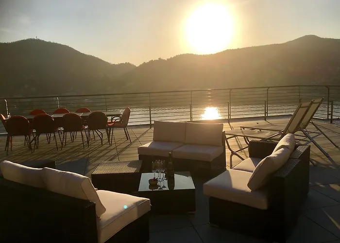 Executive Penthouse Sleeps 5 By Italian Como