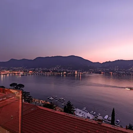 Executive Penthouse Sleeps 5 By Italian