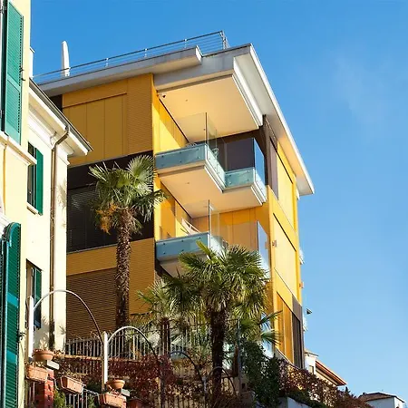Executive Penthouse Sleeps 5 By Italian * Côme