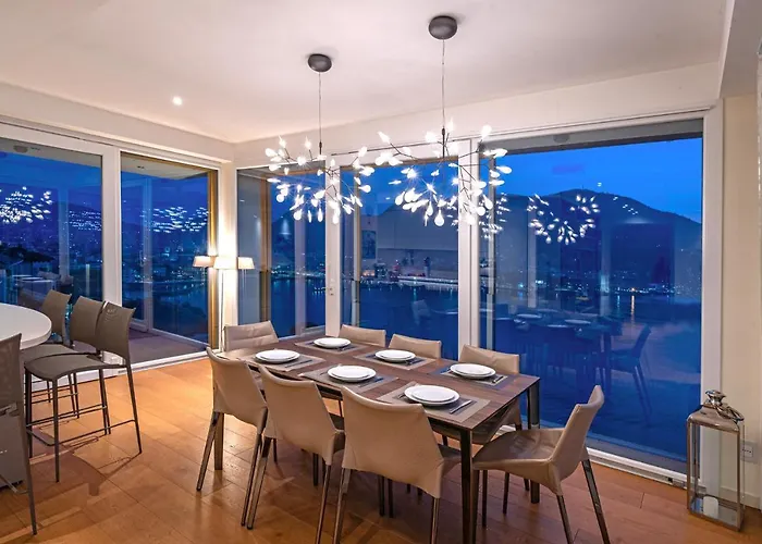 Executive Penthouse Sleeps 5 By Italian Lägenhet