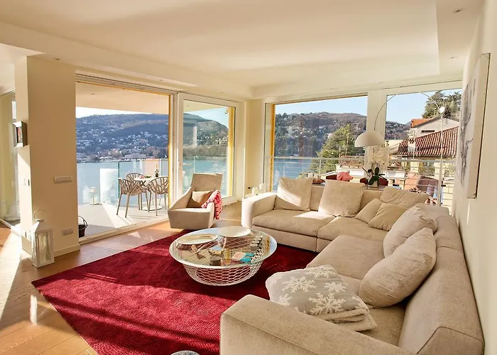 Executive Penthouse Sleeps 5 By Italian Lägenhet *